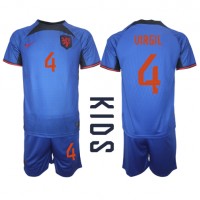 Nederländerna Virgil van Dijk #4 Replika babykläder Bortaställ Barn VM 2022 Kortärmad (+ korta byxor)